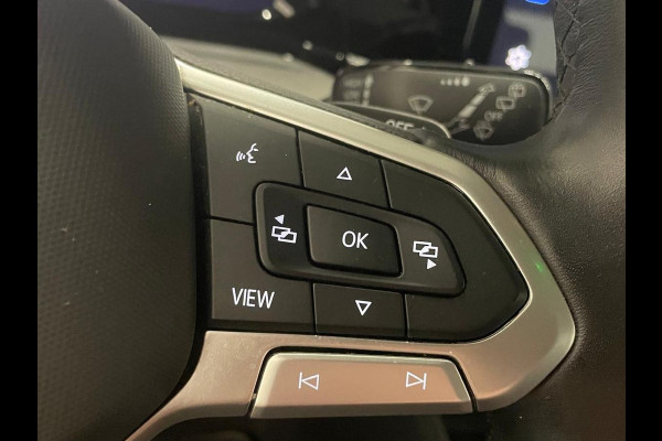 Volkswagen Golf 1.0 eTSI 110pk Automaat Life Navigatie Apple Carplay/Android Auto Parkeersensoren Adaptieve Cruise Control Sfeerverlichting Virtual Cockpit Climate Control Lichtmetalen velgen