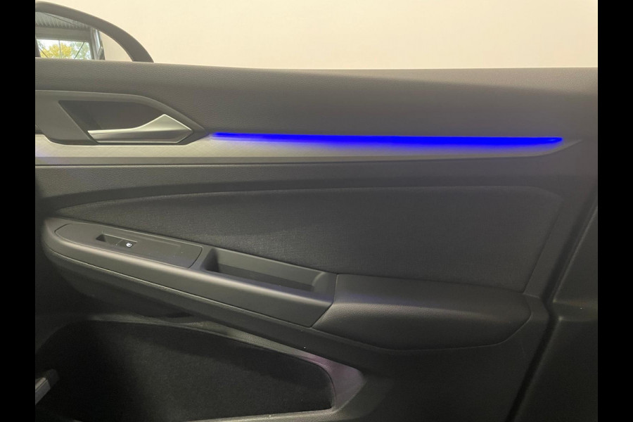 Volkswagen Golf 1.0 eTSI 110pk Automaat Life Navigatie Apple Carplay/Android Auto Parkeersensoren Adaptieve Cruise Control Sfeerverlichting Virtual Cockpit Climate Control Lichtmetalen velgen
