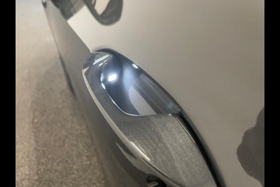 Volkswagen Golf 1.0 eTSI 110pk Automaat Life Navigatie Apple Carplay/Android Auto Parkeersensoren Adaptieve Cruise Control Sfeerverlichting Virtual Cockpit Climate Control Lichtmetalen velgen