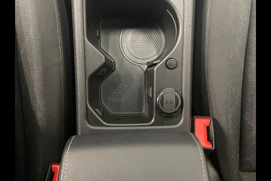 Volkswagen Golf 1.0 eTSI 110pk Automaat Life Navigatie Apple Carplay/Android Auto Parkeersensoren Adaptieve Cruise Control Sfeerverlichting Virtual Cockpit Climate Control Lichtmetalen velgen