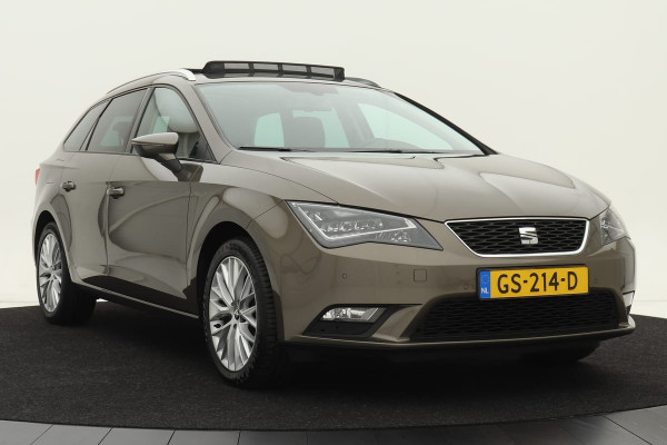 Seat Leon ST 1.6 TDI Sport | Panorama | LED | Leder/Alcantara | Navigatie | Trekhaak | 1e eigenaar