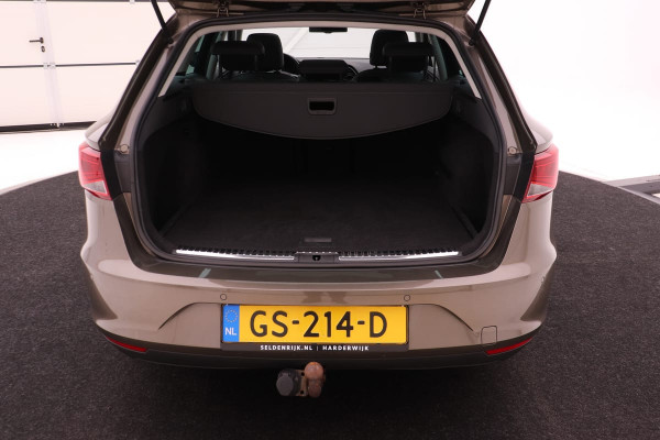 Seat Leon ST 1.6 TDI Sport | Panorama | LED | Leder/Alcantara | Navigatie | Trekhaak | 1e eigenaar