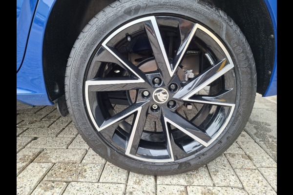 Škoda Kamiq 1.0 TSI Monte Carlo * 29.000KM! * Panoramadak * Stoelverwarming * Carplay * Full Led *