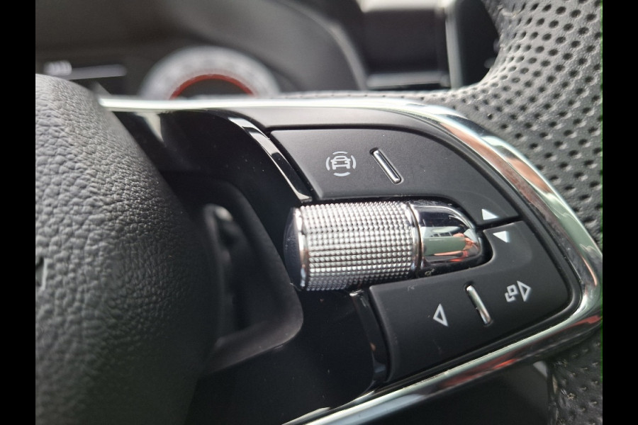 Škoda Kamiq 1.0 TSI Monte Carlo * 29.000KM! * Panoramadak * Stoelverwarming * Carplay * Full Led *