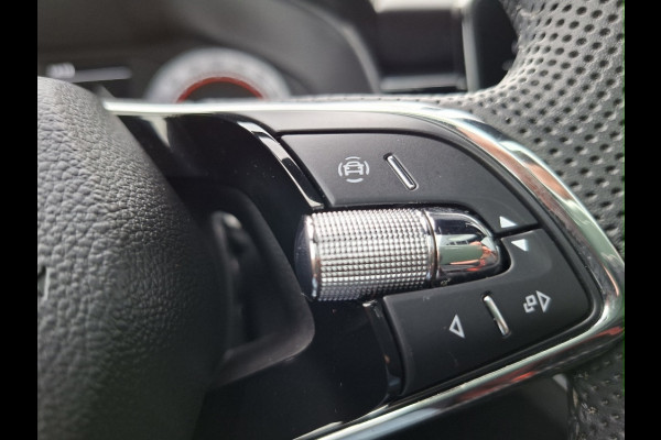 Škoda Kamiq 1.0 TSI Monte Carlo * 29.000KM! * Panoramadak * Stoelverwarming * Carplay * Full Led *