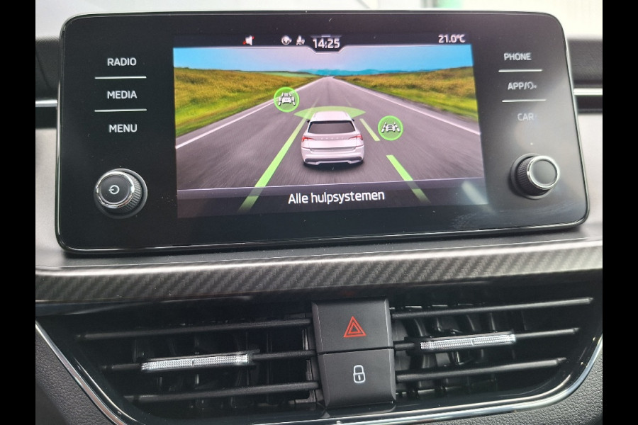 Škoda Kamiq 1.0 TSI Monte Carlo * 29.000KM! * Panoramadak * Stoelverwarming * Carplay * Full Led *