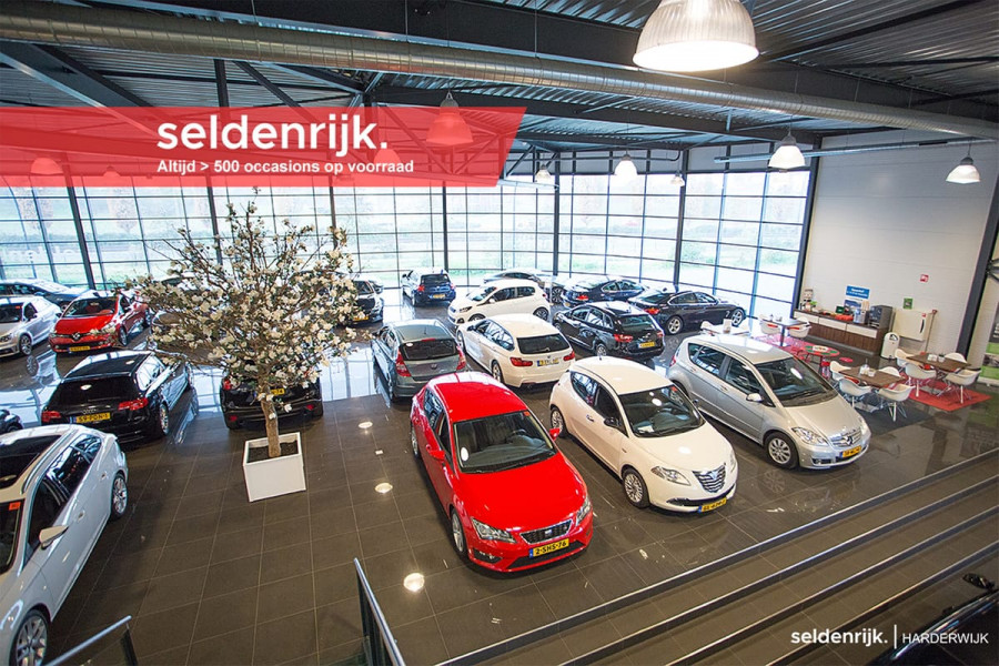 Seat Leon ST 1.6 TDI Sport | Panorama | LED | Leder/Alcantara | Navigatie | Trekhaak | 1e eigenaar