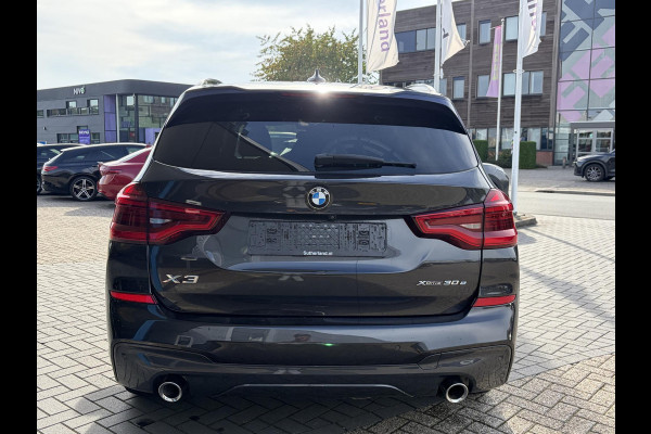 BMW X3 xDrive30e Executive | M pakket | Trekhaak | LED koplampen |  Keyless entry | Elektrsiche achterklep | Live Cockpit Professional | Elektrisch verstelbare stoel(en) met geheugen | Houtafwerking interieur | Voorstoelen verwarmd