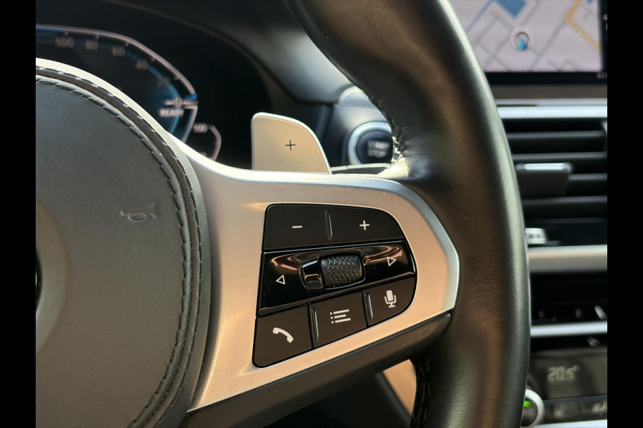 BMW X3 xDrive30e Executive | M pakket | Trekhaak | LED koplampen |  Keyless entry | Elektrsiche achterklep | Live Cockpit Professional | Elektrisch verstelbare stoel(en) met geheugen | Houtafwerking interieur | Voorstoelen verwarmd