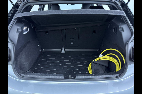 Volkswagen ID.3 Pro Edition 58 kWh 204 pk | Navigatie | Parkeersensoren | Achteruitrijcamera | Adaptive cruise control | Stoelverwarming |