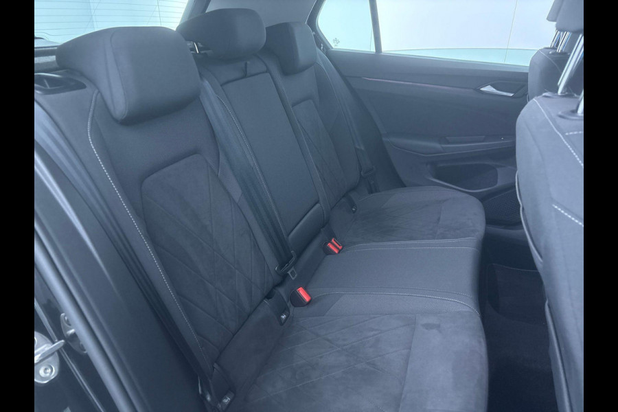 Volkswagen Golf 1.5 eTSI Style 130 pk Automaat (DSG) | Navigatie via App | Parkeersensoren | Achteruitrijcamera | Adaptieve Cruise Control | Stoelverwarming | Autom. airco (3 zones) |
