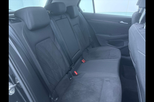 Volkswagen Golf 1.5 eTSI Style 130 pk Automaat (DSG) | Navigatie via App | Parkeersensoren | Achteruitrijcamera | Adaptieve Cruise Control | Stoelverwarming | Autom. airco (3 zones) |