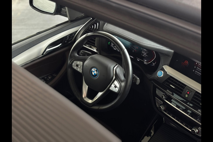 BMW iX3 High Executive 80 kWh M-pakket (NL-auto, Dealer OnderH, Panoramadak, Navi Pro, 360 Camera, Leder, Auto Pilot, StoelV, Etc)