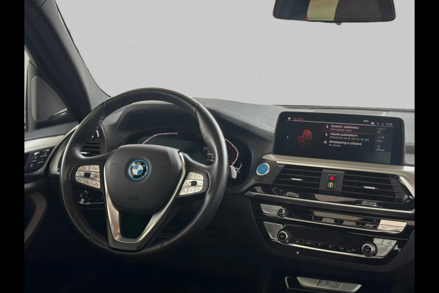 BMW iX3 High Executive 80 kWh M-pakket (NL-auto, Dealer OnderH, Panoramadak, Navi Pro, 360 Camera, Leder, Auto Pilot, StoelV, Etc)