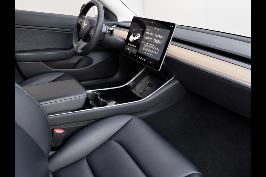 Tesla Model 3 Standard RWD Plus 60 kWh Autopilot Airco Leder Panoramadak PDC VA Camera 19" Sport Wheels