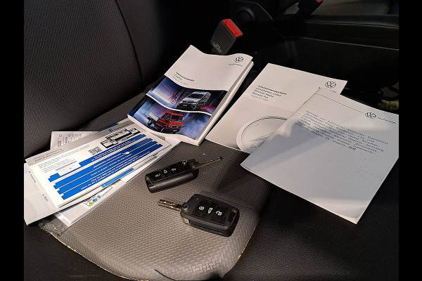 Volkswagen Crafter 35 2.0 TDI L3H3 Cruise control, Airco, Pdc, Carplay, Navi, Camera, 3T-trekhaak, 2x Draaistoelen *Bijzonder geschikt als camper*