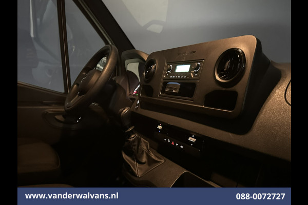 Mercedes-Benz Sprinter 211 CDI 115pk L2H2 Euro6 Airco | Camera | Trekhaak Bijrijdersbank