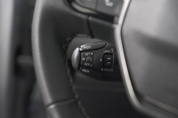 Peugeot 208 1.2 Hybrid 145 e-DCS6 GT | Alcantara Pakket | Camera | Apple Carplay | Stoelverwarming