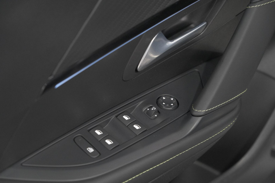 Peugeot 208 1.2 Hybrid 145 e-DCS6 GT | Alcantara Pakket | Camera | Apple Carplay | Stoelverwarming