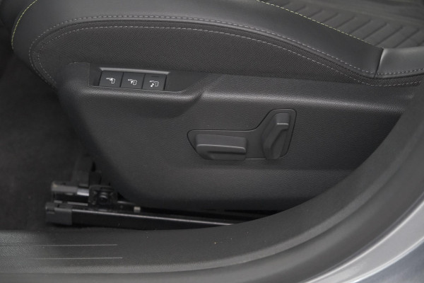 Peugeot 208 1.2 Hybrid 145 e-DCS6 GT | Alcantara Pakket | Camera | Apple Carplay | Stoelverwarming