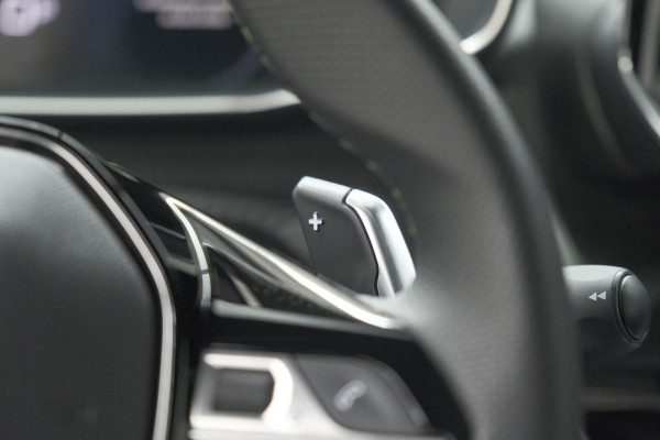 Peugeot 208 1.2 Hybrid 145 e-DCS6 GT | Alcantara Pakket | Camera | Apple Carplay | Stoelverwarming