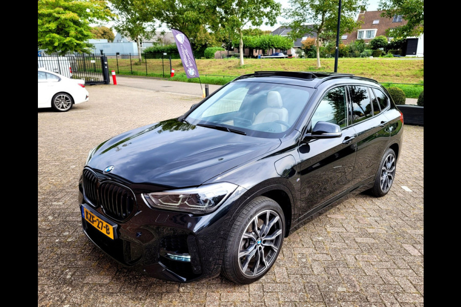 BMW X1 XDrive25e M-sport, Pano, ACC, HUD, Cam, Trekhaak, HiFi, Keyless