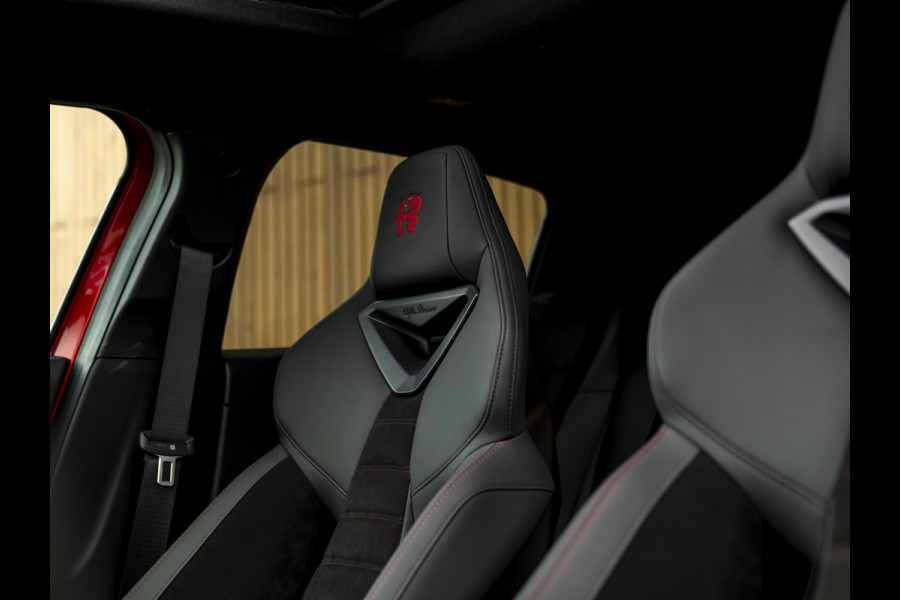 Alfa Romeo junior Elettrica Veloce 54 kWh | Corsa stoelen | Pano-dak | Techno Pack | Sport Pack