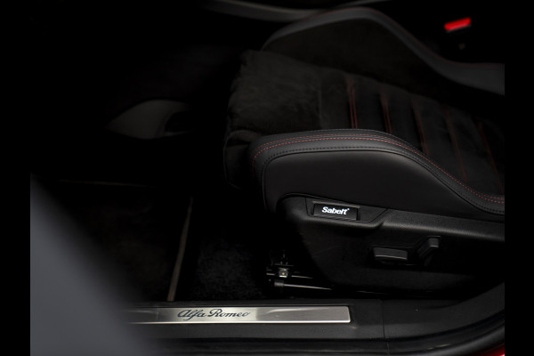 Alfa Romeo junior Elettrica Veloce 54 kWh | Corsa stoelen | Pano-dak | Techno Pack | Sport Pack
