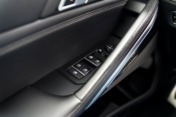 BMW X6 XDrive40i High Executive | Panorama | 360cam | Carbon | Adaptieve cruise control | Kristallen pook | 22 inch | Dealer onder