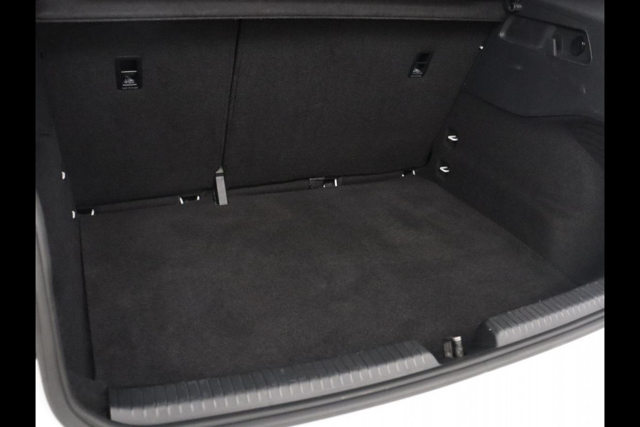 Volkswagen ID.3 Life 58 kWh | SOH 93.6% | Adaptive cruise | Stuur/stoel verwarming | Sfeerverlichting | Park assist | Carplay |