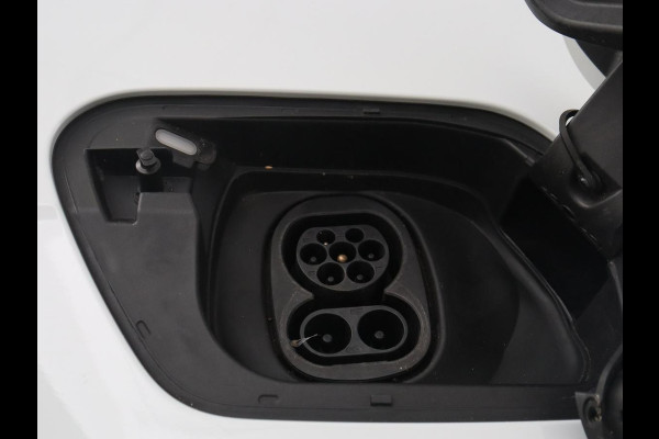 Volkswagen ID.3 Life 58 kWh | SOH 93.6% | Adaptive cruise | Stuur/stoel verwarming | Sfeerverlichting | Park assist | Carplay |