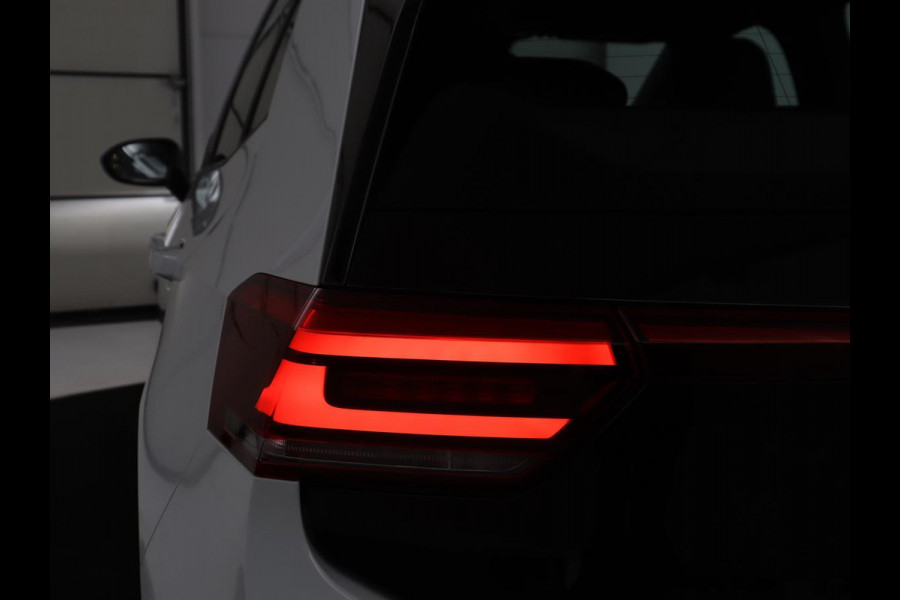 Volkswagen ID.3 Life 58 kWh | SOH 93.6% | Adaptive cruise | Stuur/stoel verwarming | Sfeerverlichting | Park assist | Carplay |