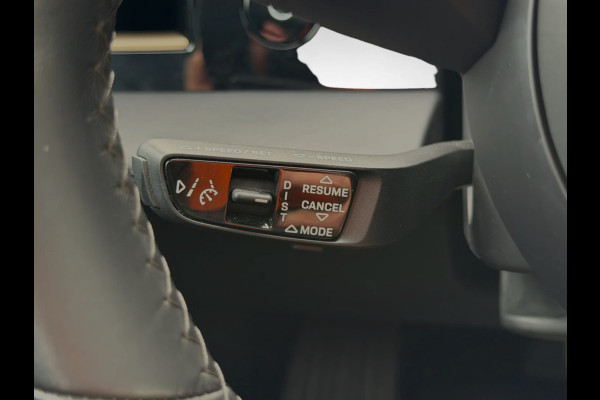 Porsche Taycan Performance 84 kWh 93% SoH (NL-auto, Panorama, Sport Chrono, Ledere Dash, 360 Camera, StoelVerkoel, CarPlay, Etc)