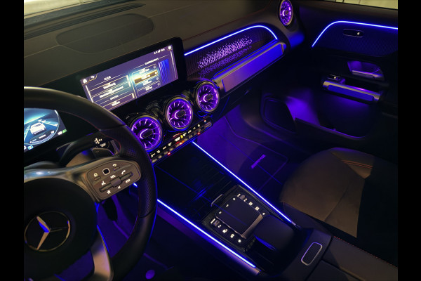 Mercedes-Benz EQB 250+ Sport Edition 71 kWh | AMG-styling | Keyless | Panoramadak | Stoelen verwarmd