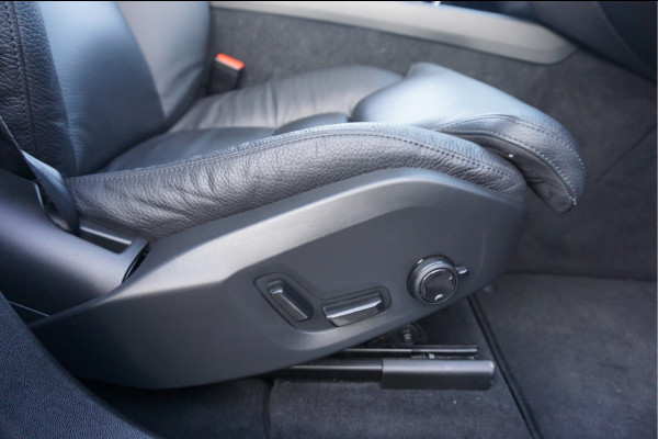 Volvo XC60 2.0 T6 Plug-in hybrid AWD Ultimate Dark Head-Up Long-Range 20"Velgen Schuifdak.