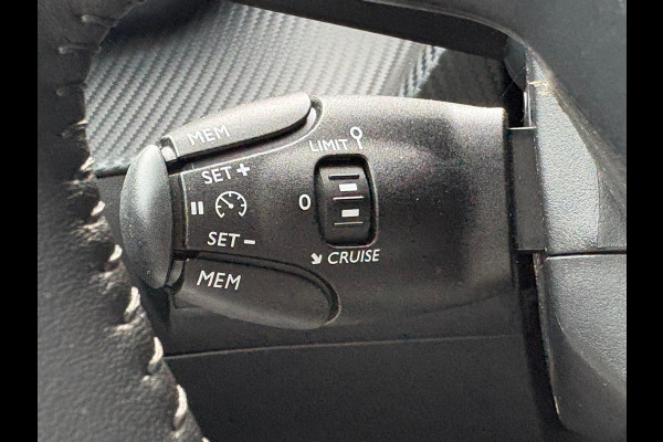 Peugeot e-2008 EV Allure 54 kWh Parkeerhulp/Carplay-Android-auto/Warmtepomp/Cruise-control