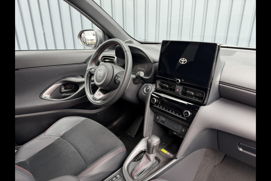 Toyota Yaris Cross 1.5 Hybrid 130 GR SPORT | Head-up display | Emotinal RED | 10 jr GARANTIE | Rijklaar!!