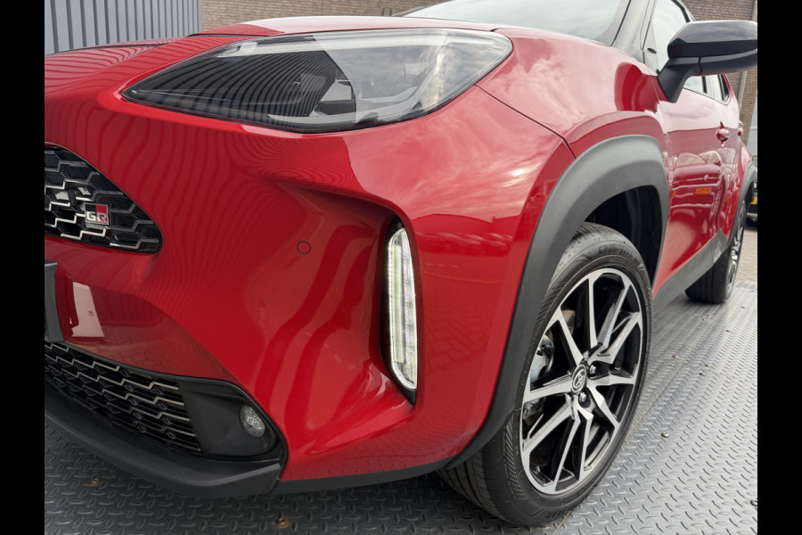 Toyota Yaris Cross 1.5 Hybrid 130 GR SPORT | Head-up display | Emotinal RED | 10 jr GARANTIE | Rijklaar!!