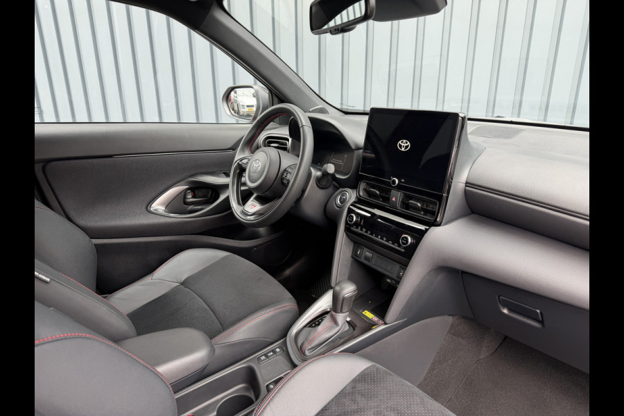 Toyota Yaris Cross 1.5 Hybrid 130 GR SPORT | Head-up display | Emotinal RED | 10 jr GARANTIE | Rijklaar!!