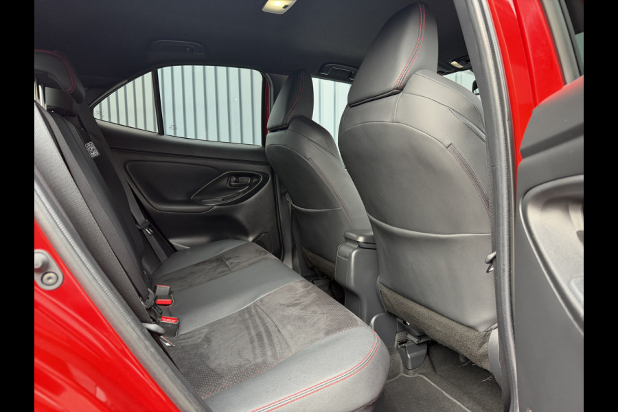Toyota Yaris Cross 1.5 Hybrid 130 GR SPORT | Head-up display | Emotinal RED | 10 jr GARANTIE | Rijklaar!!