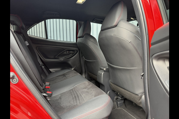 Toyota Yaris Cross 1.5 Hybrid 130 GR SPORT | Head-up display | Emotinal RED | 10 jr GARANTIE | Rijklaar!!