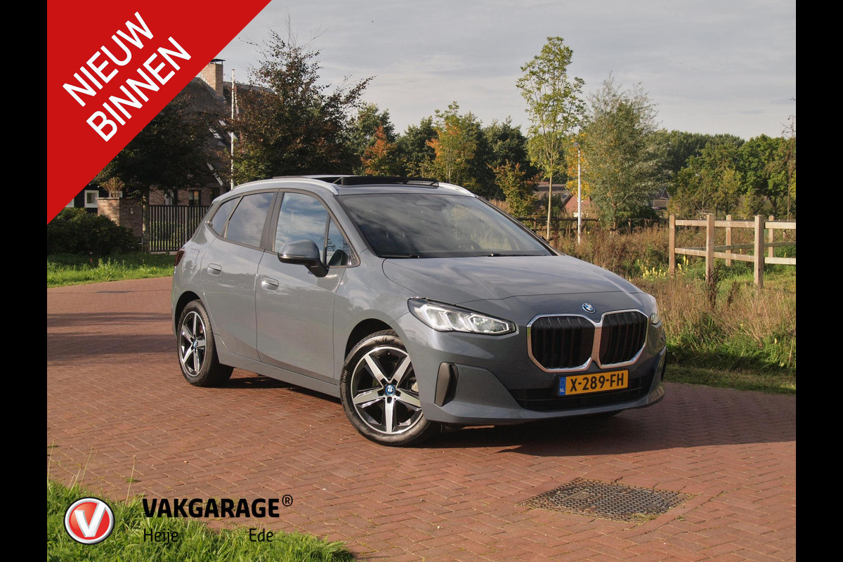 BMW 2 Serie Active Tourer 225e xDrive | Panoramadak | Harman Kardon | Camera| Sfeerverlichting | NL-Auto |