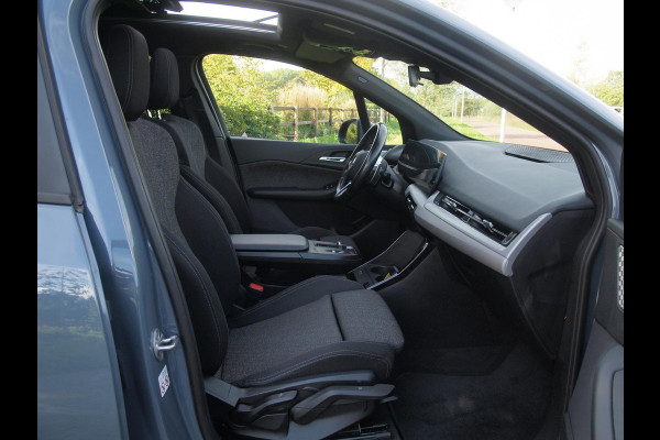 BMW 2 Serie Active Tourer 225e xDrive | Panoramadak | Harman Kardon | Camera| Sfeerverlichting | NL-Auto |