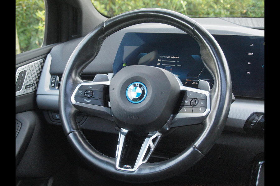 BMW 2 Serie Active Tourer 225e xDrive | Panoramadak | Harman Kardon | Camera| Sfeerverlichting | NL-Auto |