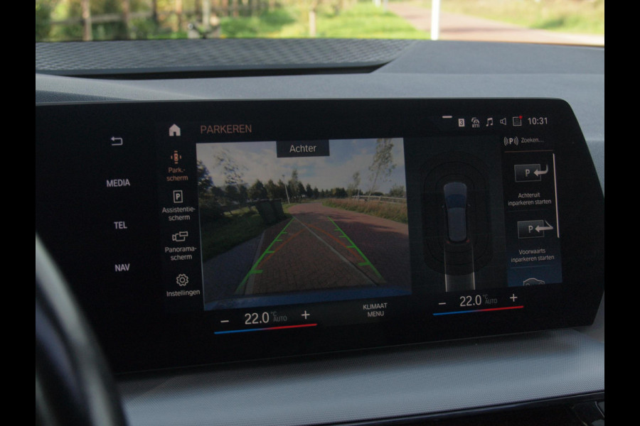 BMW 2 Serie Active Tourer 225e xDrive | Panoramadak | Harman Kardon | Camera| Sfeerverlichting | NL-Auto |