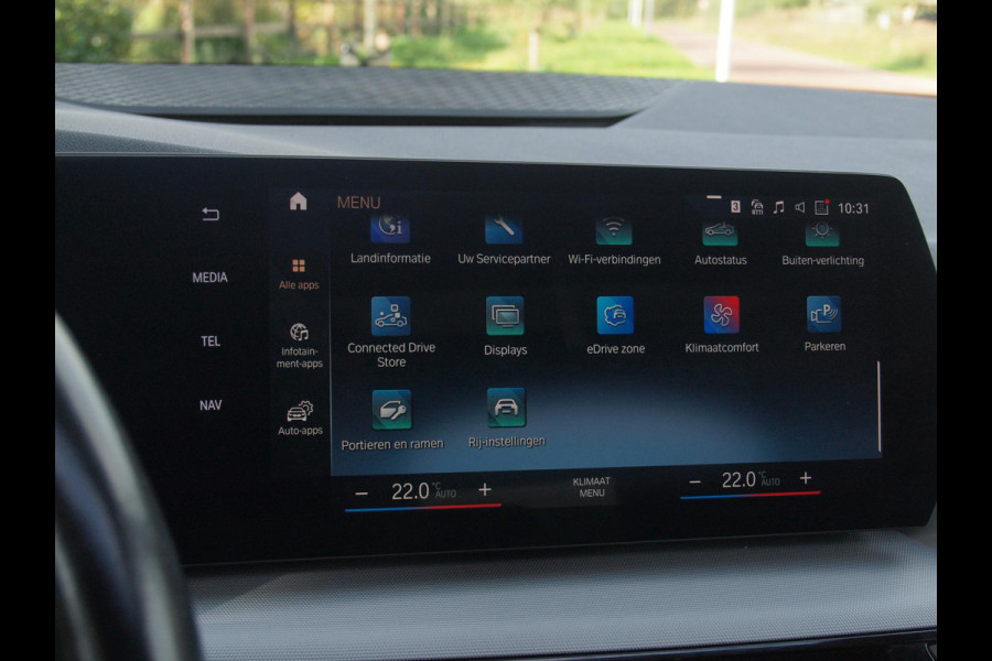 BMW 2 Serie Active Tourer 225e xDrive | Panoramadak | Harman Kardon | Camera| Sfeerverlichting | NL-Auto |