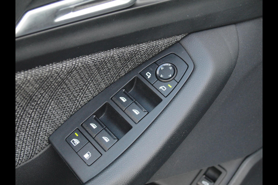 BMW 2 Serie Active Tourer 225e xDrive | Panoramadak | Harman Kardon | Camera| Sfeerverlichting | NL-Auto |