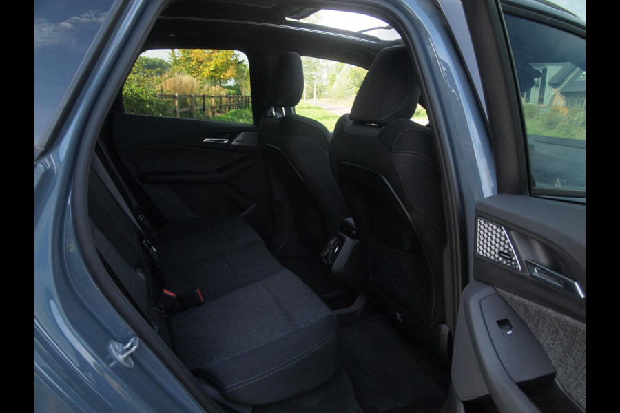 BMW 2 Serie Active Tourer 225e xDrive | Panoramadak | Harman Kardon | Camera| Sfeerverlichting | NL-Auto |