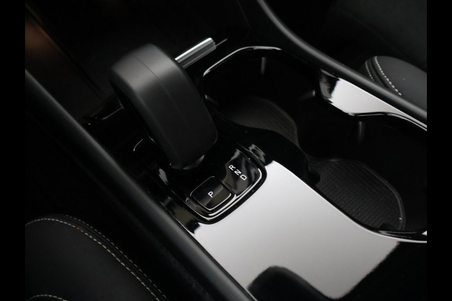 Volvo C40 SINGLE MOTOR EXTENDED RANGE PLUS 82 kWh 97% SOH + ELEK. TREKHAAK | 20 INCH | PANORAMA | CAMERA