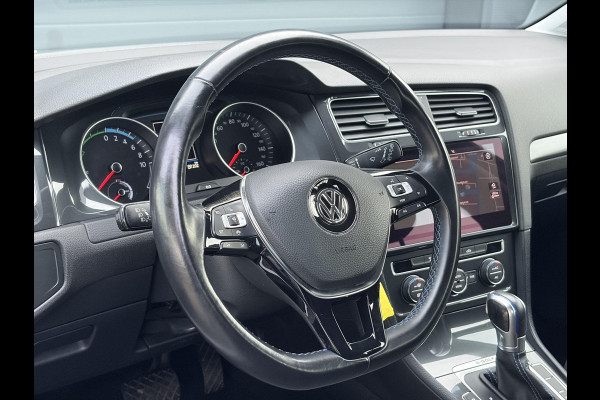 Volkswagen e-Golf e-Golf ✓SOH 85,18 %✓2e Eigenaar✓Carplay✓Navi✓Clima✓Cruise✓Pdc V+A✓136pk✓Lm velgen✓Bj 12-2018✓N.A.P✓Apk tot 10-2027